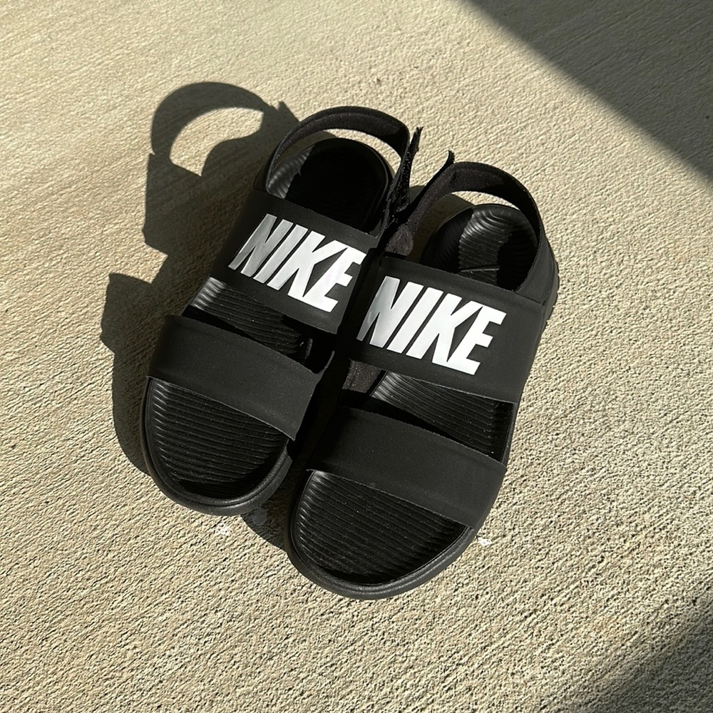 Black Nike Sandals